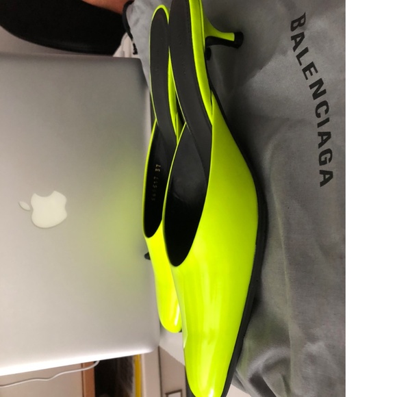 Balenciaga  PATENT LEATHER MULES in neon - Picture 3 of 9